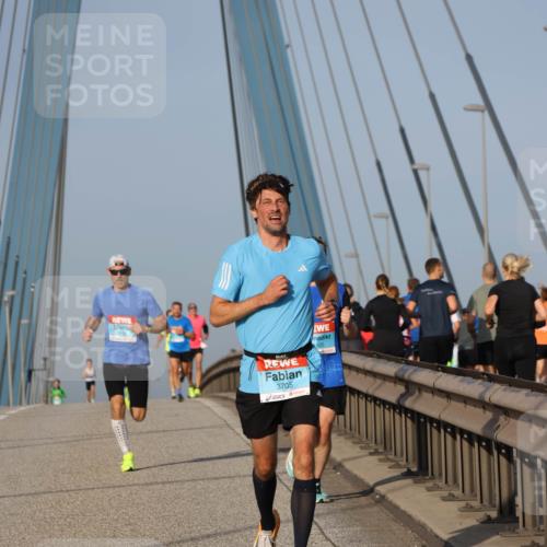 03.10.2026 - Köhlbrandbrückenlauf Strokosch-Dieckow http://msf.ph/oto/10598094 03.10.2026 09:32:51 Position 2 3705 meine-sportfotos.de