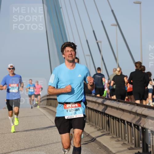 03.10.2026 - Köhlbrandbrückenlauf Strokosch-Dieckow http://msf.ph/oto/10598104 03.10.2026 09:32:52 Position 2 3705 meine-sportfotos.de