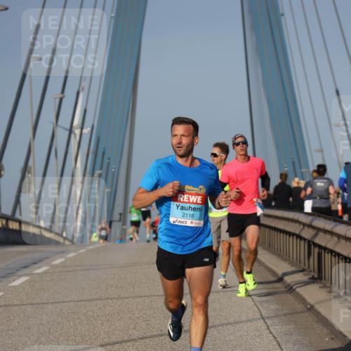 03.10.2026 - Köhlbrandbrückenlauf Strokosch-Dieckow http://msf.ph/oto/10598186 03.10.2026 09:33:04 Position 2 4, 2116 meine-sportfotos.de