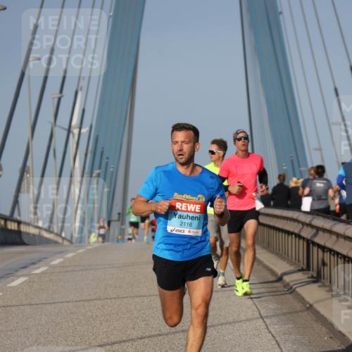 03.10.2026 - Köhlbrandbrückenlauf Strokosch-Dieckow http://msf.ph/oto/10598187 03.10.2026 09:33:04 Position 2 4, 2116 meine-sportfotos.de