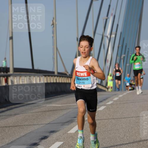 03.10.2026 - Köhlbrandbrückenlauf Strokosch-Dieckow http://msf.ph/oto/10598274 03.10.2026 09:33:19 Position 2 2170 meine-sportfotos.de