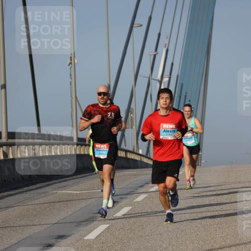 03.10.2026 - Köhlbrandbrückenlauf Strokosch-Dieckow http://msf.ph/oto/10598301 03.10.2026 09:33:31 Position 2 1335, 2181, 2, 24 meine-sportfotos.de