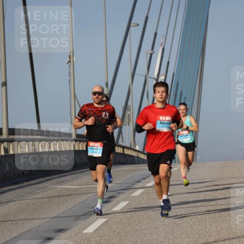 03.10.2026 - Köhlbrandbrückenlauf Strokosch-Dieckow http://msf.ph/oto/10598304 03.10.2026 09:33:31 Position 2 1335, 2181, 214 meine-sportfotos.de