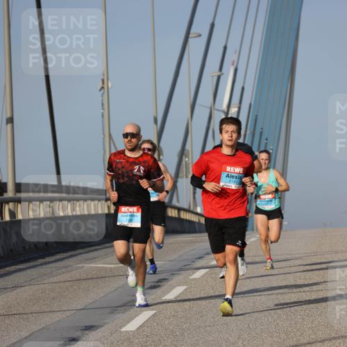 03.10.2026 - Köhlbrandbrückenlauf Strokosch-Dieckow http://msf.ph/oto/10598310 03.10.2026 09:33:31 Position 2 1335, 2181 meine-sportfotos.de