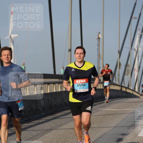 03.10.2026 - Köhlbrandbrückenlauf Strokosch-Dieckow http://msf.ph/oto/10598454 03.10.2026 09:33:54 Position 2 2117 meine-sportfotos.de