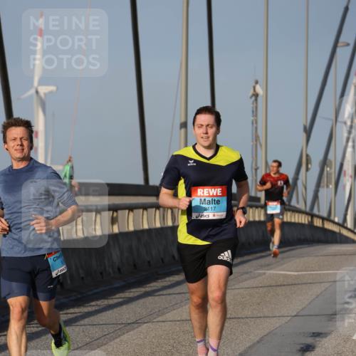 03.10.2026 - Köhlbrandbrückenlauf Strokosch-Dieckow http://msf.ph/oto/10598456 03.10.2026 09:33:54 Position 2 2117 meine-sportfotos.de