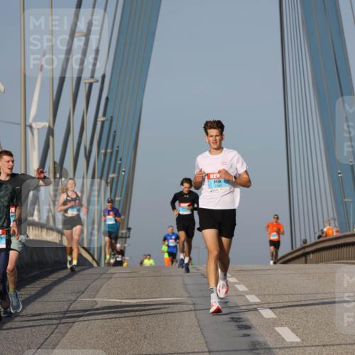 03.10.2026 - Köhlbrandbrückenlauf Strokosch-Dieckow http://msf.ph/oto/10598525 03.10.2026 09:34:18 Position 2 2183 meine-sportfotos.de