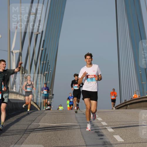 03.10.2026 - Köhlbrandbrückenlauf Strokosch-Dieckow http://msf.ph/oto/10598531 03.10.2026 09:34:18 Position 2 2183 meine-sportfotos.de