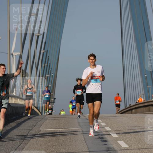 03.10.2026 - Köhlbrandbrückenlauf Strokosch-Dieckow http://msf.ph/oto/10598533 03.10.2026 09:34:18 Position 2 2183 meine-sportfotos.de