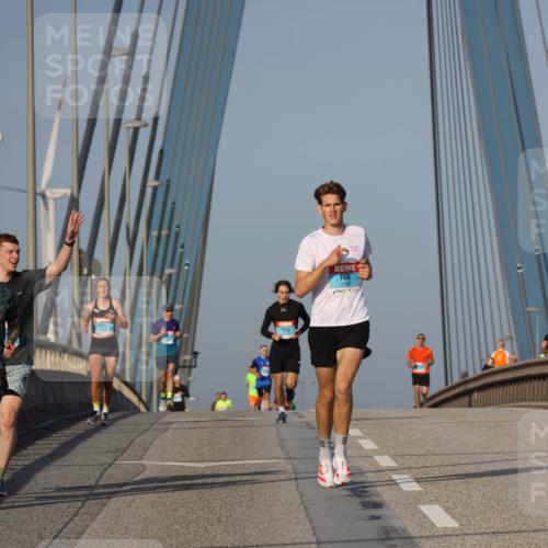 03.10.2026 - Köhlbrandbrückenlauf Strokosch-Dieckow http://msf.ph/oto/10598537 03.10.2026 09:34:18 Position 2  meine-sportfotos.de