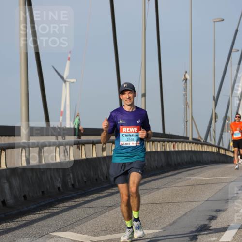 03.10.2026 - Köhlbrandbrückenlauf Strokosch-Dieckow http://msf.ph/oto/10598582 03.10.2026 09:34:36 Position 2 2165 meine-sportfotos.de