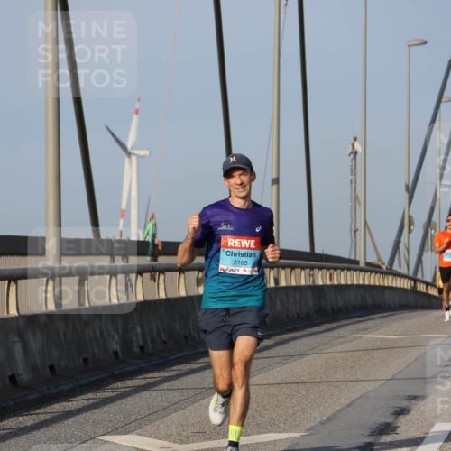 03.10.2026 - Köhlbrandbrückenlauf Strokosch-Dieckow http://msf.ph/oto/10598594 03.10.2026 09:34:36 Position 2 2165 meine-sportfotos.de