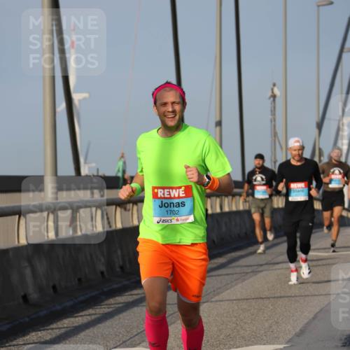 03.10.2026 - Köhlbrandbrückenlauf Strokosch-Dieckow http://msf.ph/oto/10598643 03.10.2026 09:34:53 Position 2 1702 meine-sportfotos.de