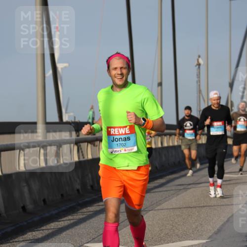 03.10.2026 - Köhlbrandbrückenlauf Strokosch-Dieckow http://msf.ph/oto/10598648 03.10.2026 09:34:53 Position 2 1702 meine-sportfotos.de