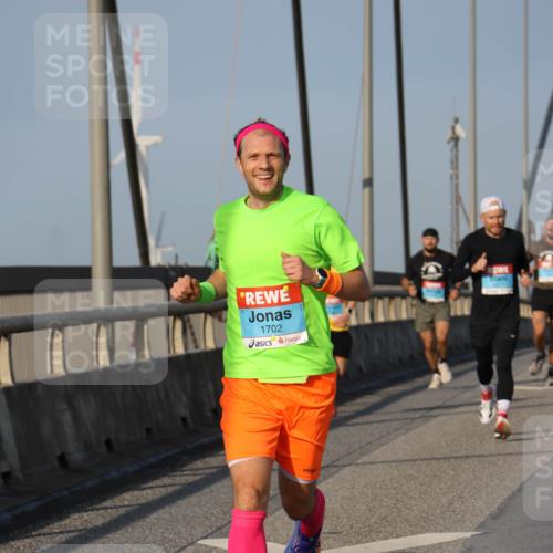 03.10.2026 - Köhlbrandbrückenlauf Strokosch-Dieckow http://msf.ph/oto/10598650 03.10.2026 09:34:53 Position 2 1702 meine-sportfotos.de