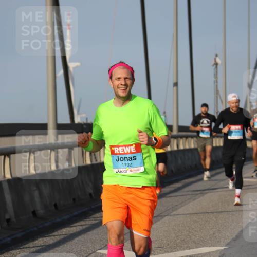 03.10.2026 - Köhlbrandbrückenlauf Strokosch-Dieckow http://msf.ph/oto/10598653 03.10.2026 09:34:53 Position 2 1702 meine-sportfotos.de