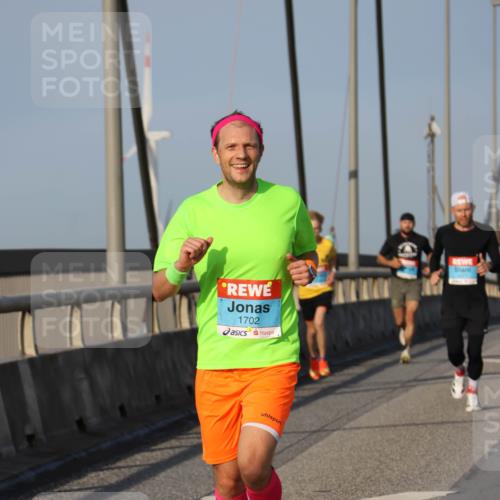 03.10.2026 - Köhlbrandbrückenlauf Strokosch-Dieckow http://msf.ph/oto/10598660 03.10.2026 09:34:54 Position 2 1702 meine-sportfotos.de
