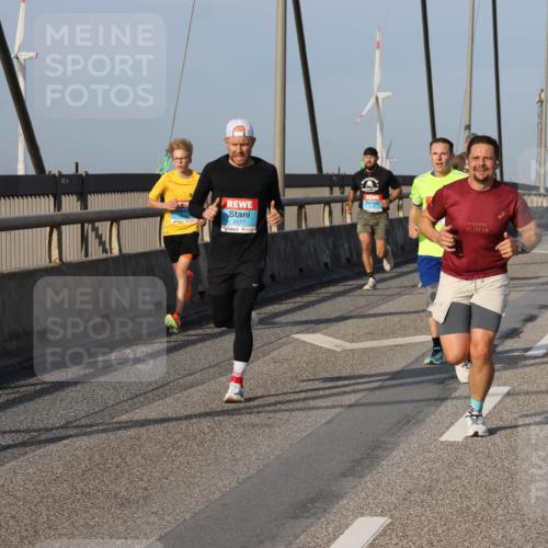 03.10.2026 - Köhlbrandbrückenlauf Strokosch-Dieckow http://msf.ph/oto/10598663 03.10.2026 09:34:58 Position 2 2077, 42, 195 meine-sportfotos.de