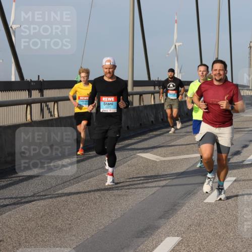 03.10.2026 - Köhlbrandbrückenlauf Strokosch-Dieckow http://msf.ph/oto/10598666 03.10.2026 09:34:58 Position 2 2077, 42, 195 meine-sportfotos.de