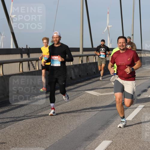 03.10.2026 - Köhlbrandbrückenlauf Strokosch-Dieckow http://msf.ph/oto/10598681 03.10.2026 09:34:58 Position 2 2077, 42, 195 meine-sportfotos.de