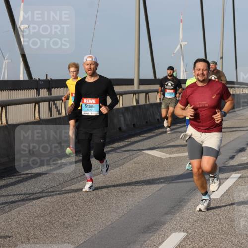 03.10.2026 - Köhlbrandbrückenlauf Strokosch-Dieckow http://msf.ph/oto/10598684 03.10.2026 09:34:58 Position 2 2077, 42, 195 meine-sportfotos.de