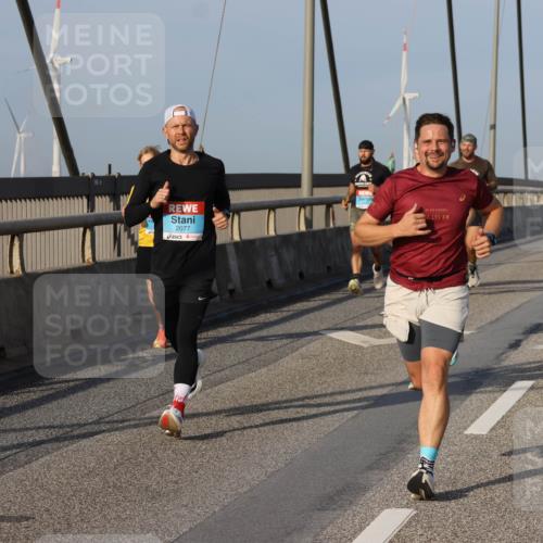 03.10.2026 - Köhlbrandbrückenlauf Strokosch-Dieckow http://msf.ph/oto/10598695 03.10.2026 09:34:58 Position 2 2077, 12, 195, 1064 meine-sportfotos.de