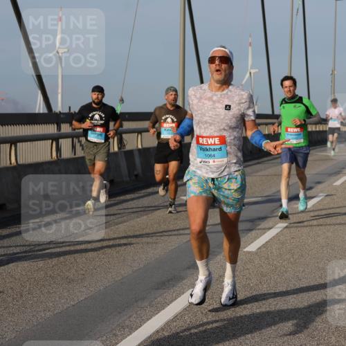03.10.2026 - Köhlbrandbrückenlauf Strokosch-Dieckow http://msf.ph/oto/10598708 03.10.2026 09:35:01 Position 2 1064 meine-sportfotos.de