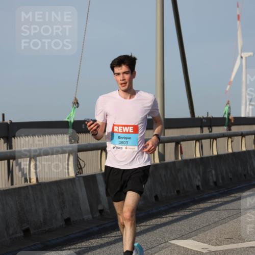 03.10.2026 - Köhlbrandbrückenlauf Strokosch-Dieckow http://msf.ph/oto/10598736 03.10.2026 09:35:08 Position 2 3803 meine-sportfotos.de