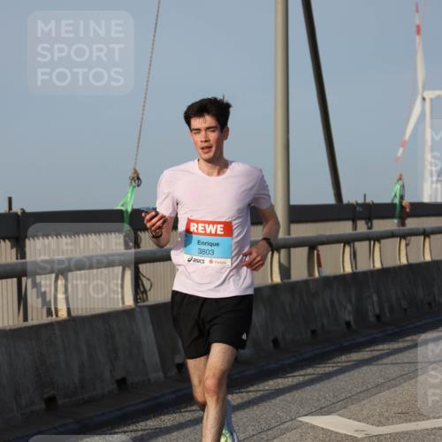 03.10.2026 - Köhlbrandbrückenlauf Strokosch-Dieckow http://msf.ph/oto/10598737 03.10.2026 09:35:08 Position 2 3803 meine-sportfotos.de
