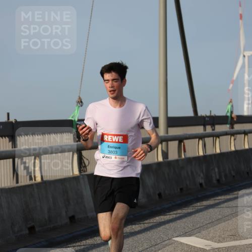 03.10.2026 - Köhlbrandbrückenlauf Strokosch-Dieckow http://msf.ph/oto/10598742 03.10.2026 09:35:08 Position 2 3803 meine-sportfotos.de