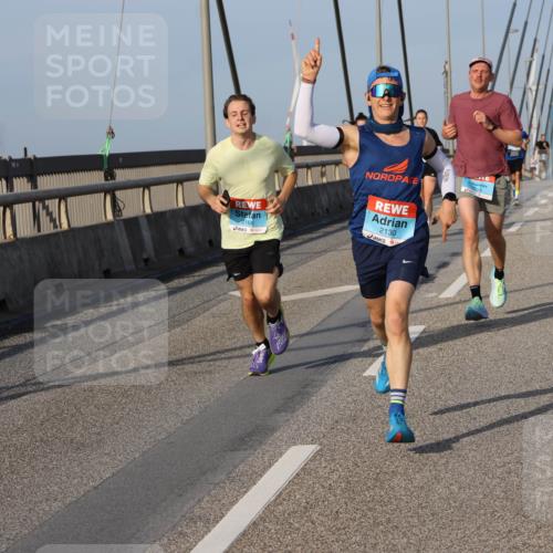 03.10.2026 - Köhlbrandbrückenlauf Strokosch-Dieckow http://msf.ph/oto/10598807 03.10.2026 09:35:14 Position 2 2166, 2130 meine-sportfotos.de