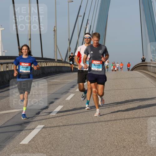 03.10.2026 - Köhlbrandbrückenlauf Strokosch-Dieckow http://msf.ph/oto/10598858 03.10.2026 09:35:20 Position 2 2278, 1142, 2025 meine-sportfotos.de