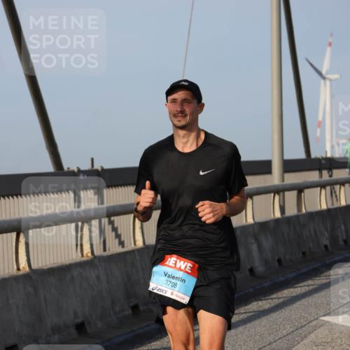 03.10.2026 - Köhlbrandbrückenlauf Strokosch-Dieckow http://msf.ph/oto/10598956 03.10.2026 09:35:39 Position 2 3708 meine-sportfotos.de