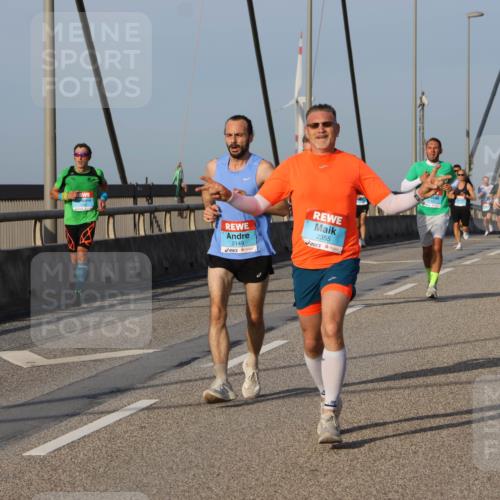03.10.2026 - Köhlbrandbrückenlauf Strokosch-Dieckow http://msf.ph/oto/10599032 03.10.2026 09:35:53 Position 2 2149, 2355, 2155 meine-sportfotos.de