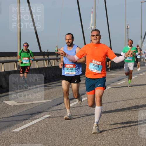 03.10.2026 - Köhlbrandbrückenlauf Strokosch-Dieckow http://msf.ph/oto/10599039 03.10.2026 09:35:53 Position 2 2149, 2355, 2155 meine-sportfotos.de