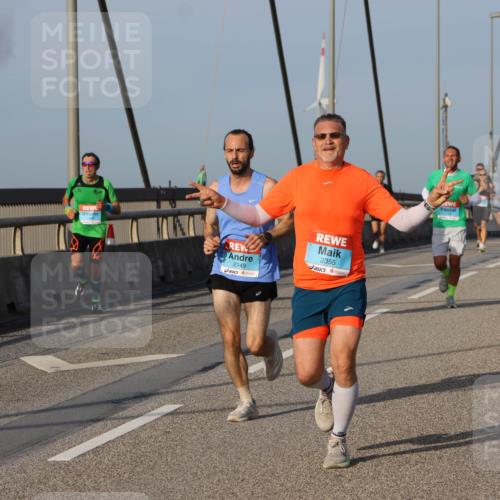 03.10.2026 - Köhlbrandbrückenlauf Strokosch-Dieckow http://msf.ph/oto/10599041 03.10.2026 09:35:53 Position 2 2149, 2355, 2155 meine-sportfotos.de