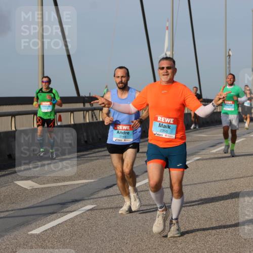03.10.2026 - Köhlbrandbrückenlauf Strokosch-Dieckow http://msf.ph/oto/10600753 03.10.2026 09:35:53 Position 2 2149, 2355, 2155 meine-sportfotos.de