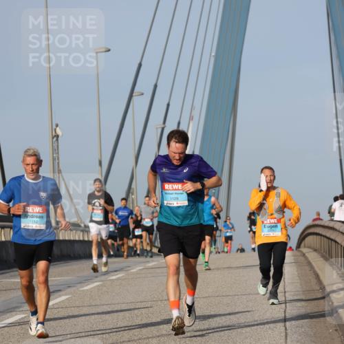 03.10.2026 - Köhlbrandbrückenlauf Strokosch-Dieckow http://msf.ph/oto/10600926 03.10.2026 09:36:11 Position 2 1712, 1129, 2356 meine-sportfotos.de
