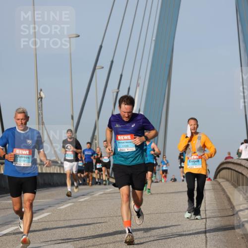 03.10.2026 - Köhlbrandbrückenlauf Strokosch-Dieckow http://msf.ph/oto/10600932 03.10.2026 09:36:11 Position 2 1712, 1129 meine-sportfotos.de