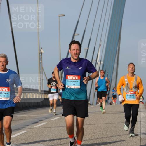 03.10.2026 - Köhlbrandbrückenlauf Strokosch-Dieckow http://msf.ph/oto/10600952 03.10.2026 09:36:12 Position 2 1712, 1129, 2356 meine-sportfotos.de