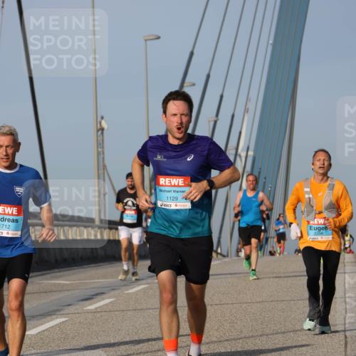 03.10.2026 - Köhlbrandbrückenlauf Strokosch-Dieckow http://msf.ph/oto/10600956 03.10.2026 09:36:12 Position 2 1712, 1129, 2356 meine-sportfotos.de
