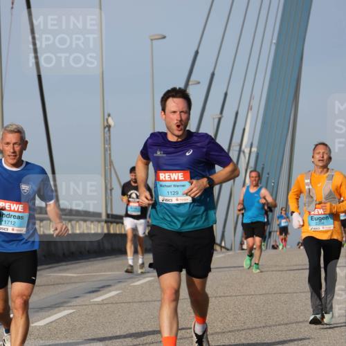 03.10.2026 - Köhlbrandbrückenlauf Strokosch-Dieckow http://msf.ph/oto/10600961 03.10.2026 09:36:12 Position 2 1712, 1129, 2356 meine-sportfotos.de