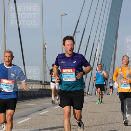 03.10.2026 - Köhlbrandbrückenlauf Strokosch-Dieckow http://msf.ph/oto/10600968 03.10.2026 09:36:13 Position 2 1712, 1129, 2356 meine-sportfotos.de