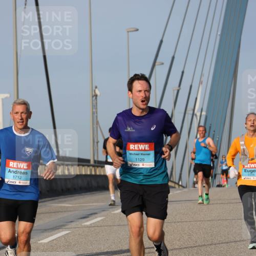 03.10.2026 - Köhlbrandbrückenlauf Strokosch-Dieckow http://msf.ph/oto/10600973 03.10.2026 09:36:13 Position 2 1712, 1129, 2356 meine-sportfotos.de
