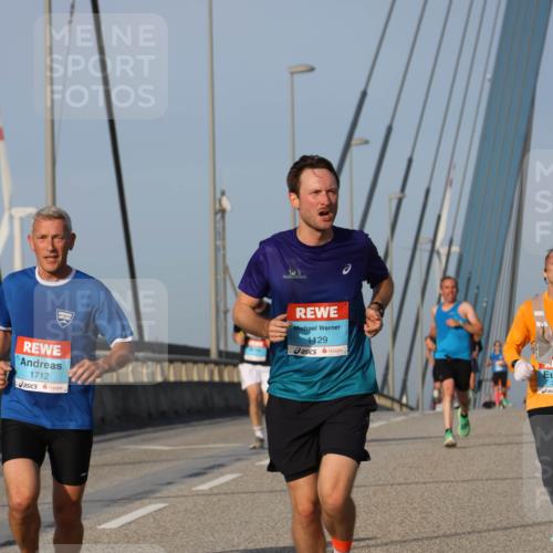 03.10.2026 - Köhlbrandbrückenlauf Strokosch-Dieckow http://msf.ph/oto/10600980 03.10.2026 09:36:13 Position 2 1712, 1129 meine-sportfotos.de