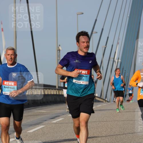 03.10.2026 - Köhlbrandbrückenlauf Strokosch-Dieckow http://msf.ph/oto/10600991 03.10.2026 09:36:13 Position 2 1712, 1129 meine-sportfotos.de