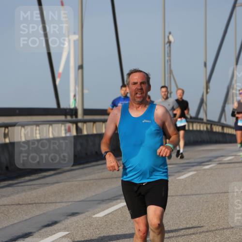 03.10.2026 - Köhlbrandbrückenlauf Strokosch-Dieckow http://msf.ph/oto/10601037 03.10.2026 09:36:19 Position 2  meine-sportfotos.de