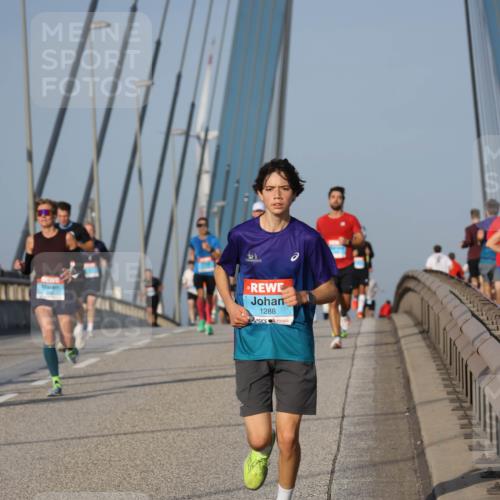03.10.2026 - Köhlbrandbrückenlauf Strokosch-Dieckow http://msf.ph/oto/10601052 03.10.2026 09:36:22 Position 2 1288 meine-sportfotos.de