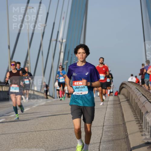 03.10.2026 - Köhlbrandbrückenlauf Strokosch-Dieckow http://msf.ph/oto/10601056 03.10.2026 09:36:22 Position 2 1288, 1037 meine-sportfotos.de