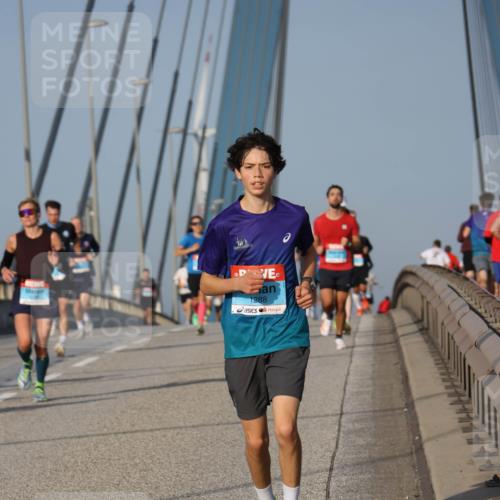 03.10.2026 - Köhlbrandbrückenlauf Strokosch-Dieckow http://msf.ph/oto/10601089 03.10.2026 09:36:22 Position 2 1288 meine-sportfotos.de
